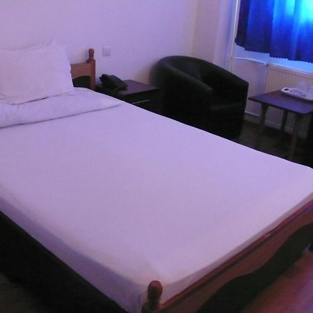 Hotel Uranus ブカレスト エクステリア 写真