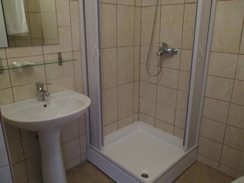 Hotel Uranus ブカレスト エクステリア 写真