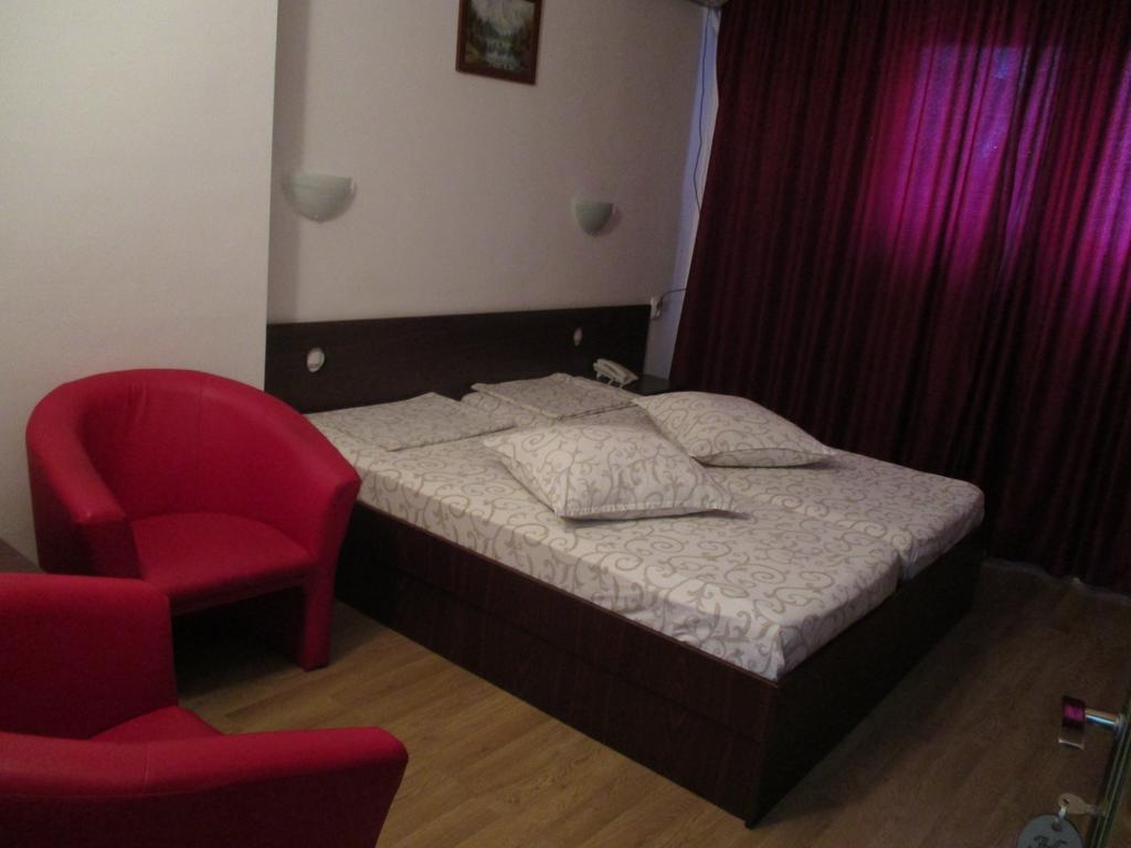 Hotel Uranus ブカレスト エクステリア 写真